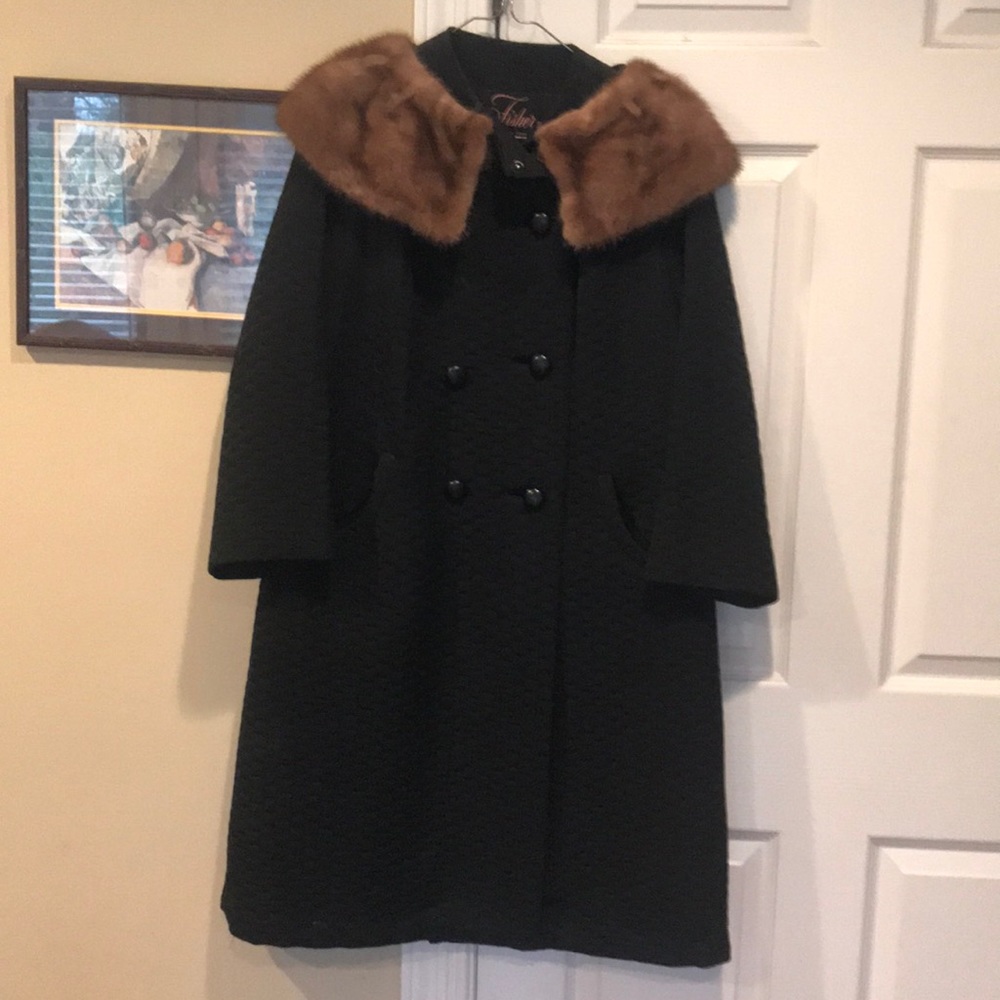 Vintage Black Coat with fur collar